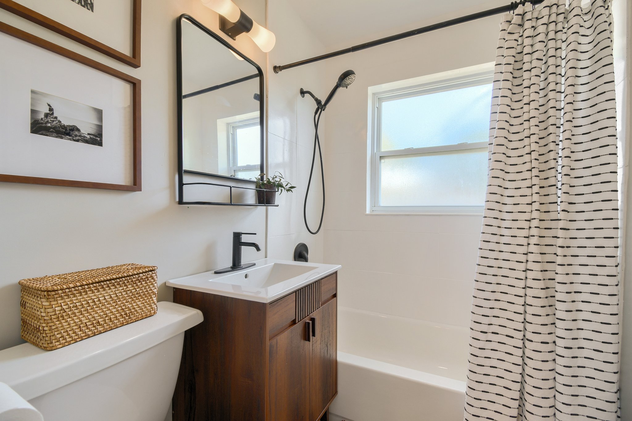 Main floor full bath