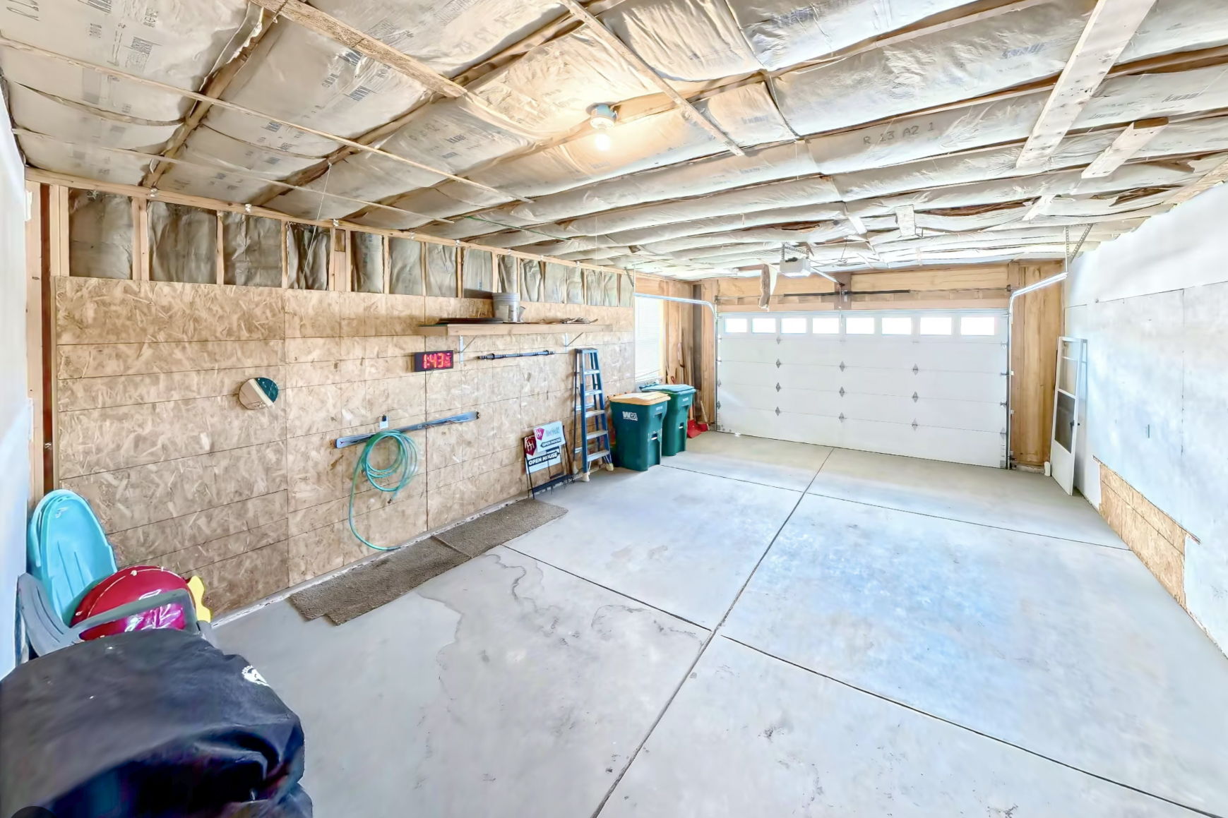 Oversized 2-Car Garage