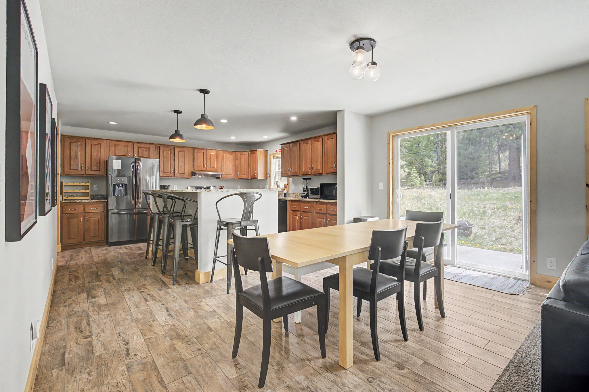 Kitchen & Dining
